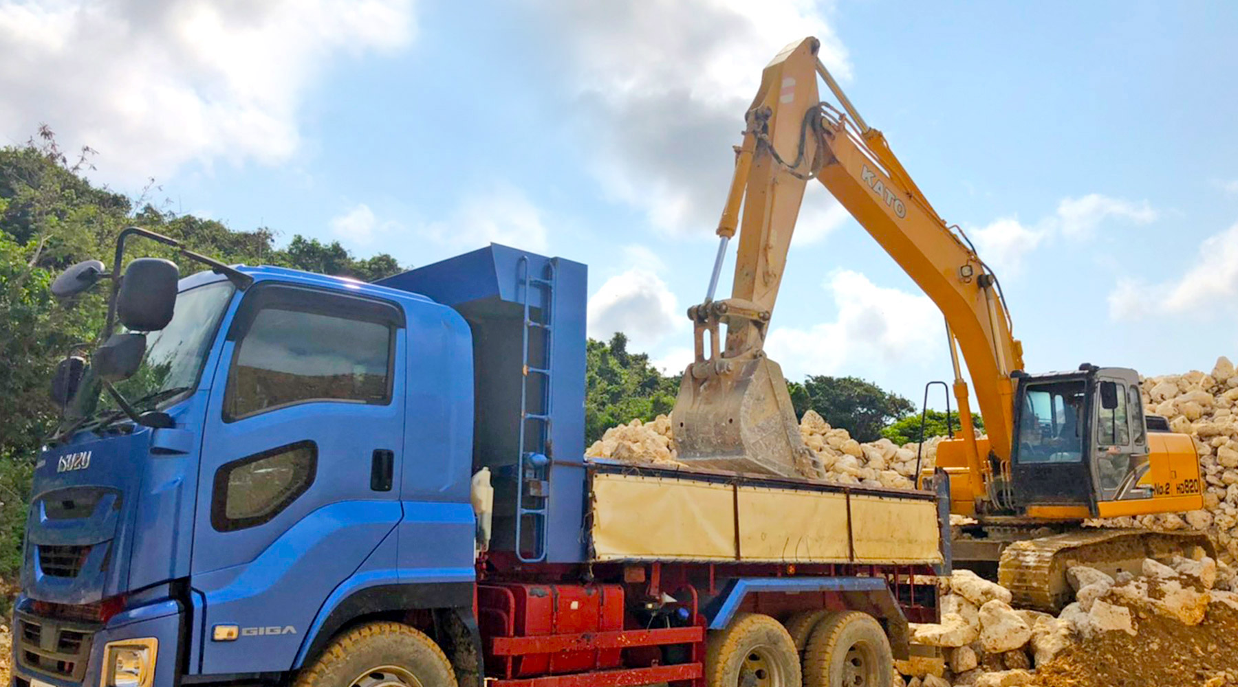 沖縄県糸満市の鉱山業・建設資材である砕石や石材の採掘・販売│株式会社沖鉱開発